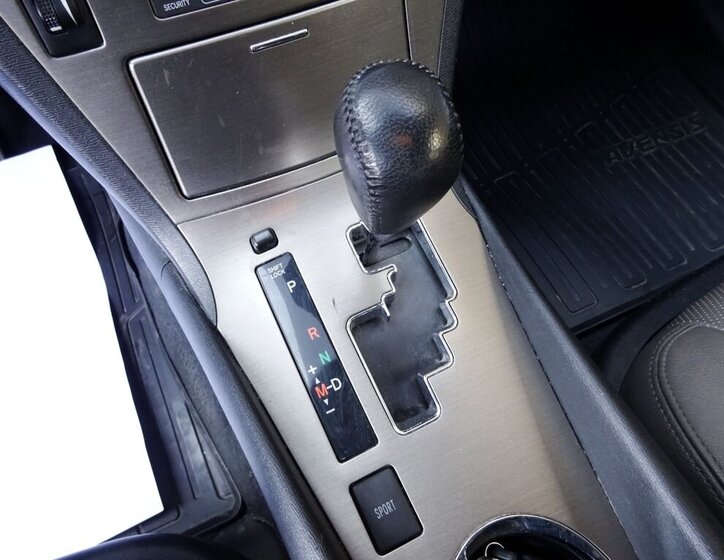 Toyota Avensis Sedan / Limuzína 2,0 l 112 kw