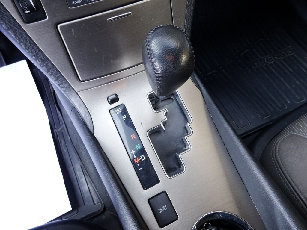 Toyota Avensis Sedan / Limuzína 2,0 l 112 kw