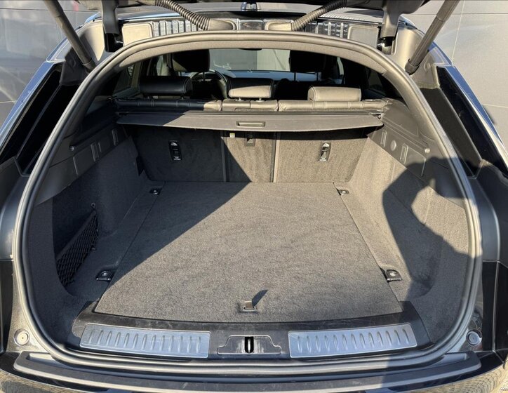 Land Rover Range Rover Velar SUV / Terénní 2,0 l 150 kw