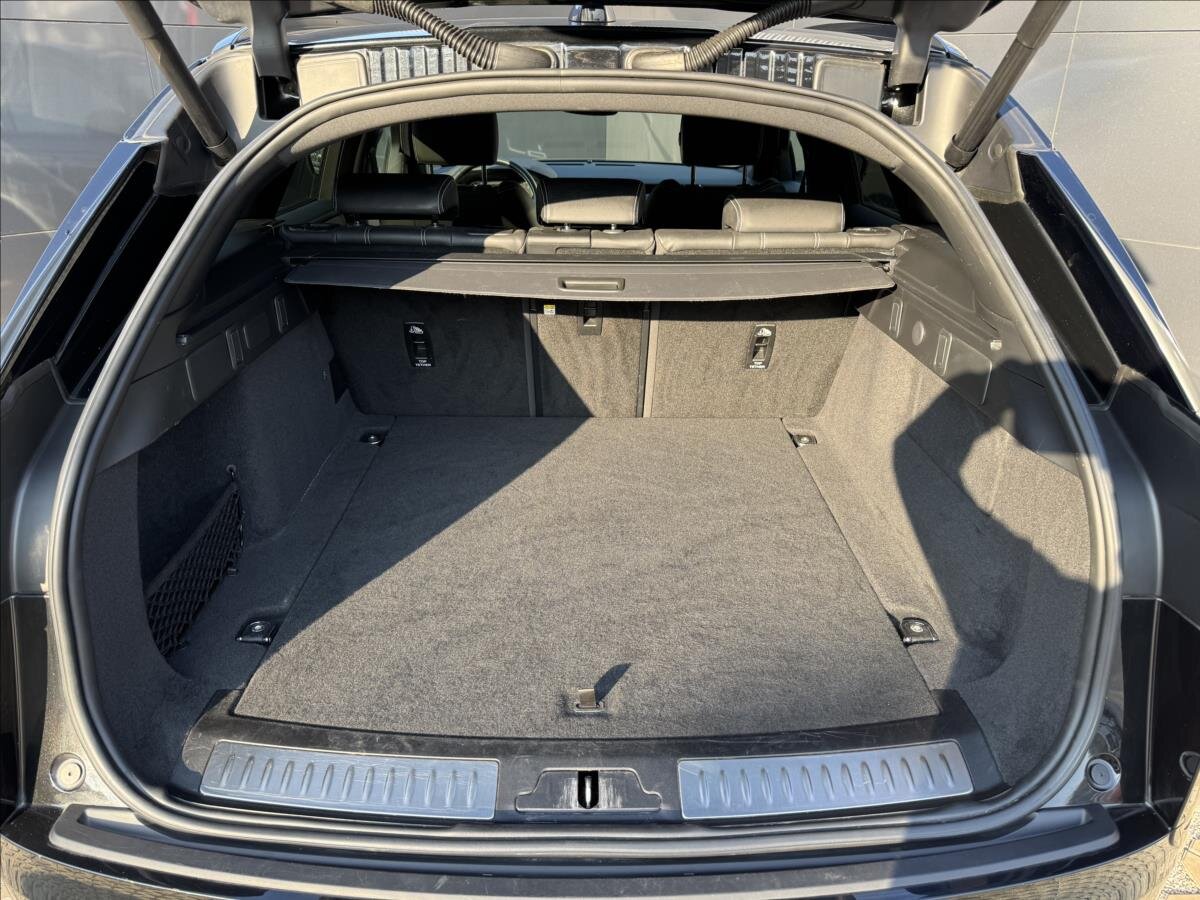 Land Rover Range Rover Velar SUV / Terénní 2,0 l 150 kw
