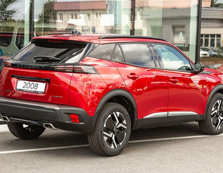 Peugeot 2008 SUV 1,2 l 100 kw