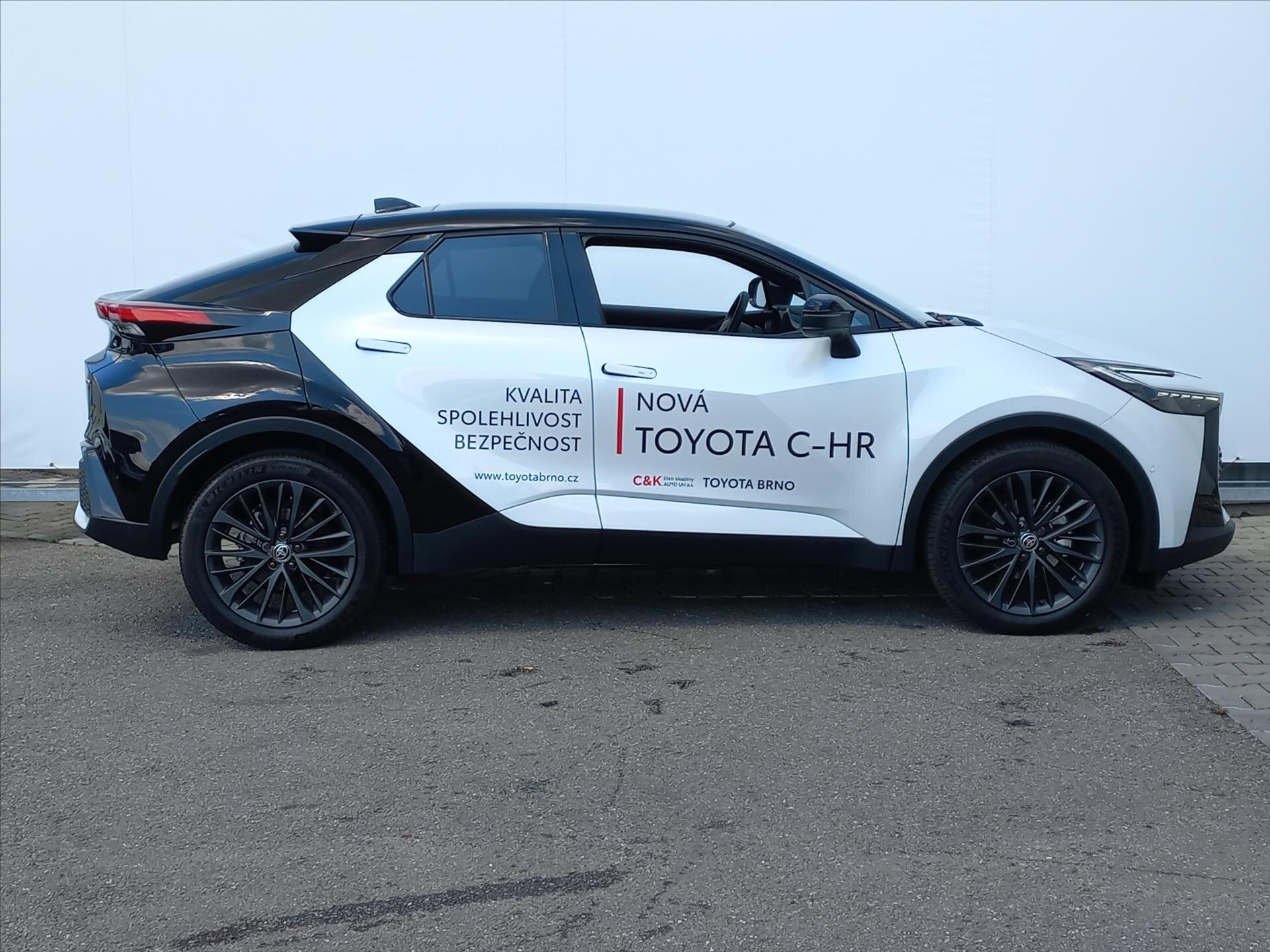Toyota C-HR CUV 2,0 l 112 kw