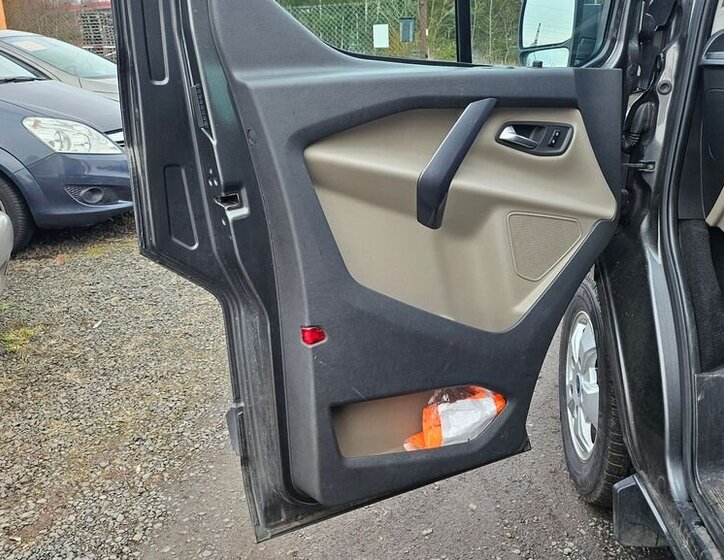 Ford Tourneo Custom VAN-Minibus 2,0 l 96 kw