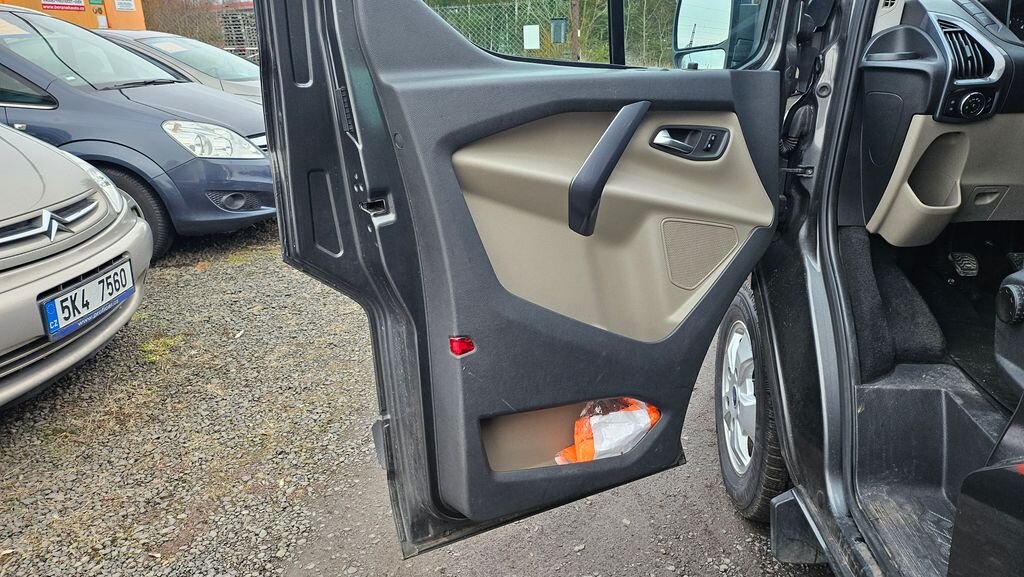 Ford Tourneo Custom VAN-Minibus 2,0 l 96 kw