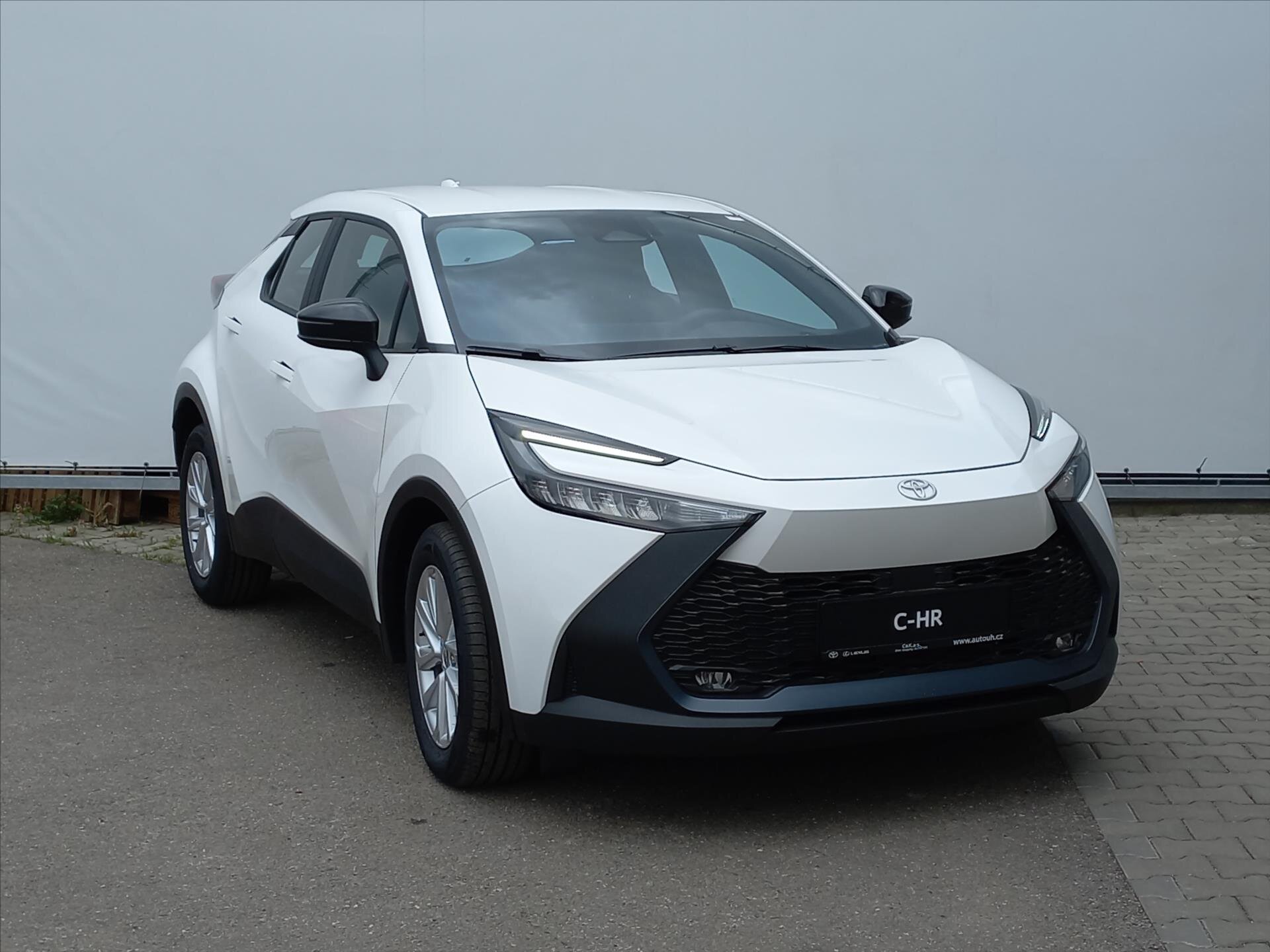 Toyota C-HR CUV 1,8 l 72 kw
