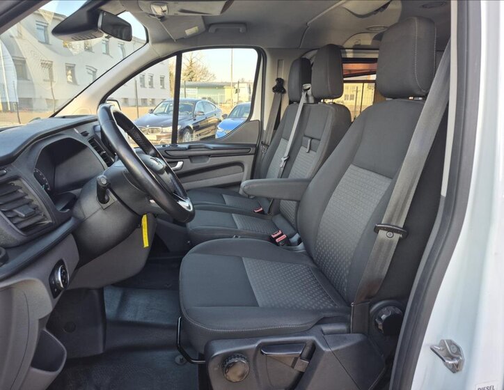 Ford Tourneo Custom MPV 2,0 l 96 kw