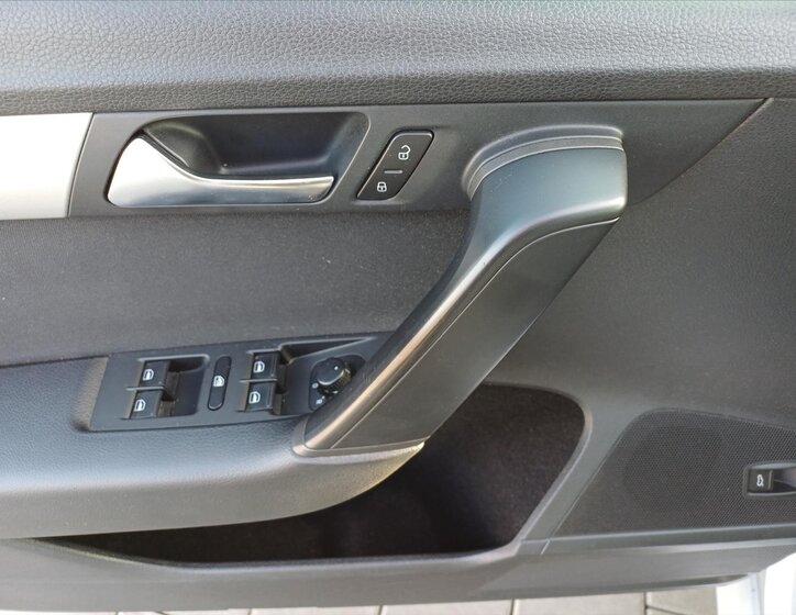 Volkswagen Passat Kombi 1,6 l 77 kw