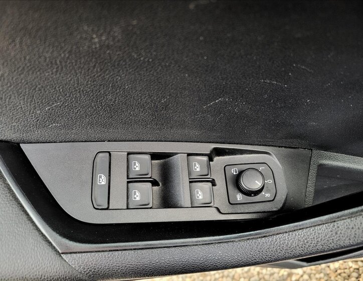 Škoda Karoq SUV / Terénní 1,6 l 85 kw