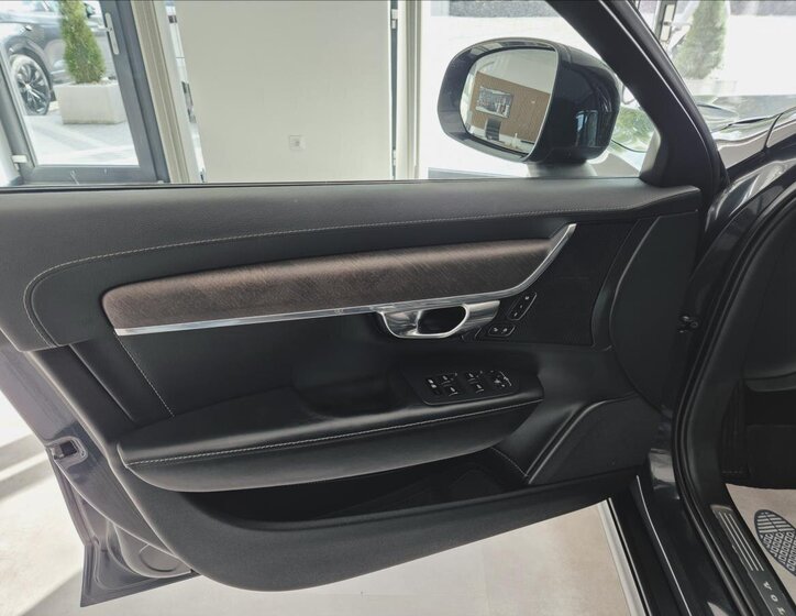 Volvo V90 Kombi 2,0 l 177 kw