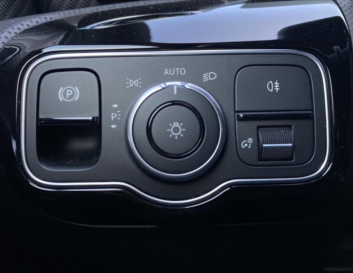 Mercedes-Benz Třídy A Hatchback 1,3 l 120 kw