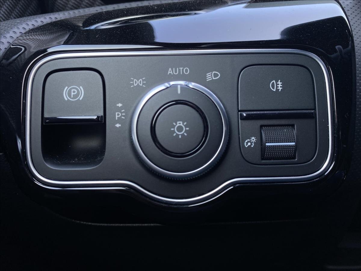 Mercedes-Benz Třídy A Hatchback 1,3 l 120 kw