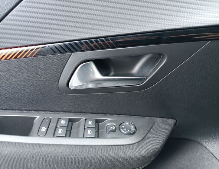 Peugeot 208 Hatchback 1,2 l 55 kw