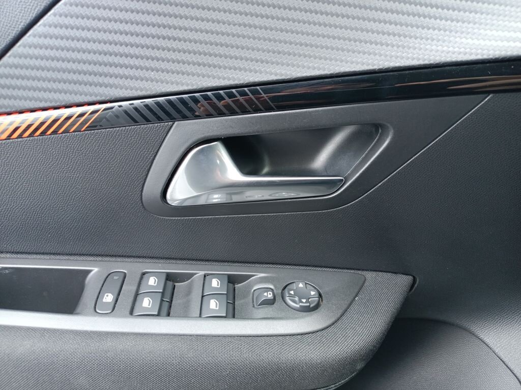 Peugeot 208 Hatchback 1,2 l 55 kw