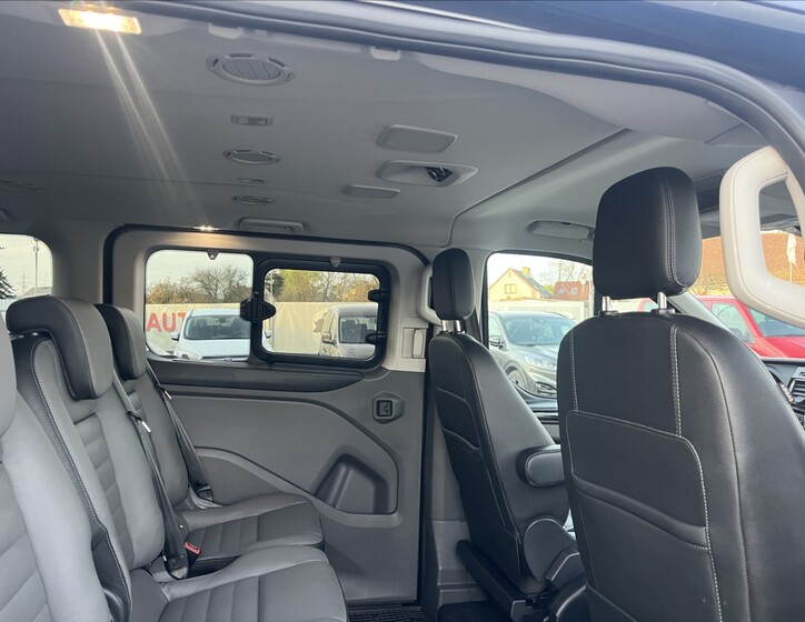 Ford Tourneo Custom 32