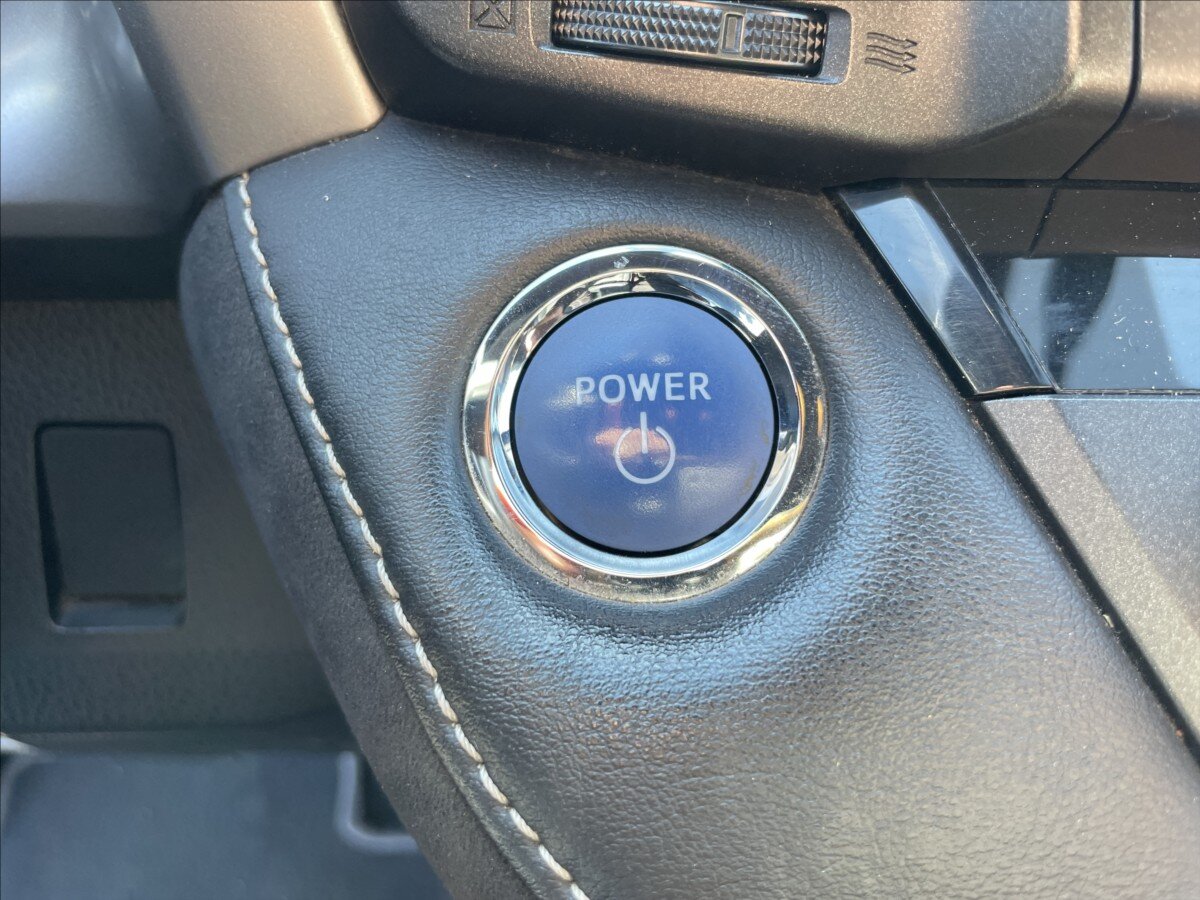 Toyota RAV4 SUV / Terénní 2,5 l 145 kw