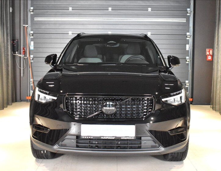 Volvo XC40 SUV / Terénní 2,0 l 120 kw