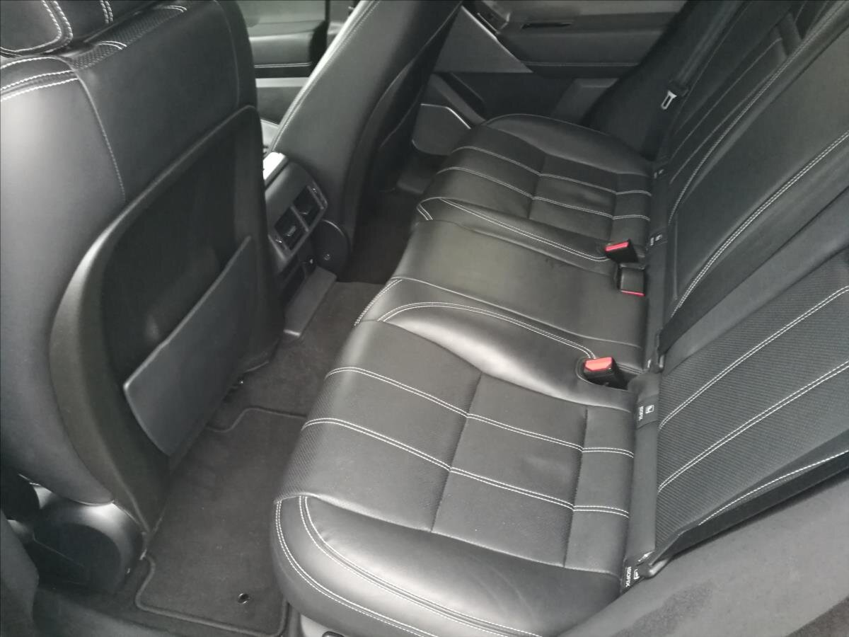 Land Rover Range Rover Velar SUV / Terénní 3,0 l 221 kw