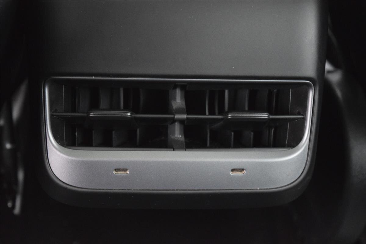 Tesla Model 3 Sedan 0,0 366 kw