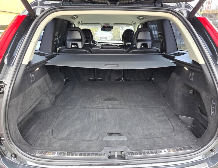 Volvo XC90 SUV / Terénní 2,0 l 173 kw