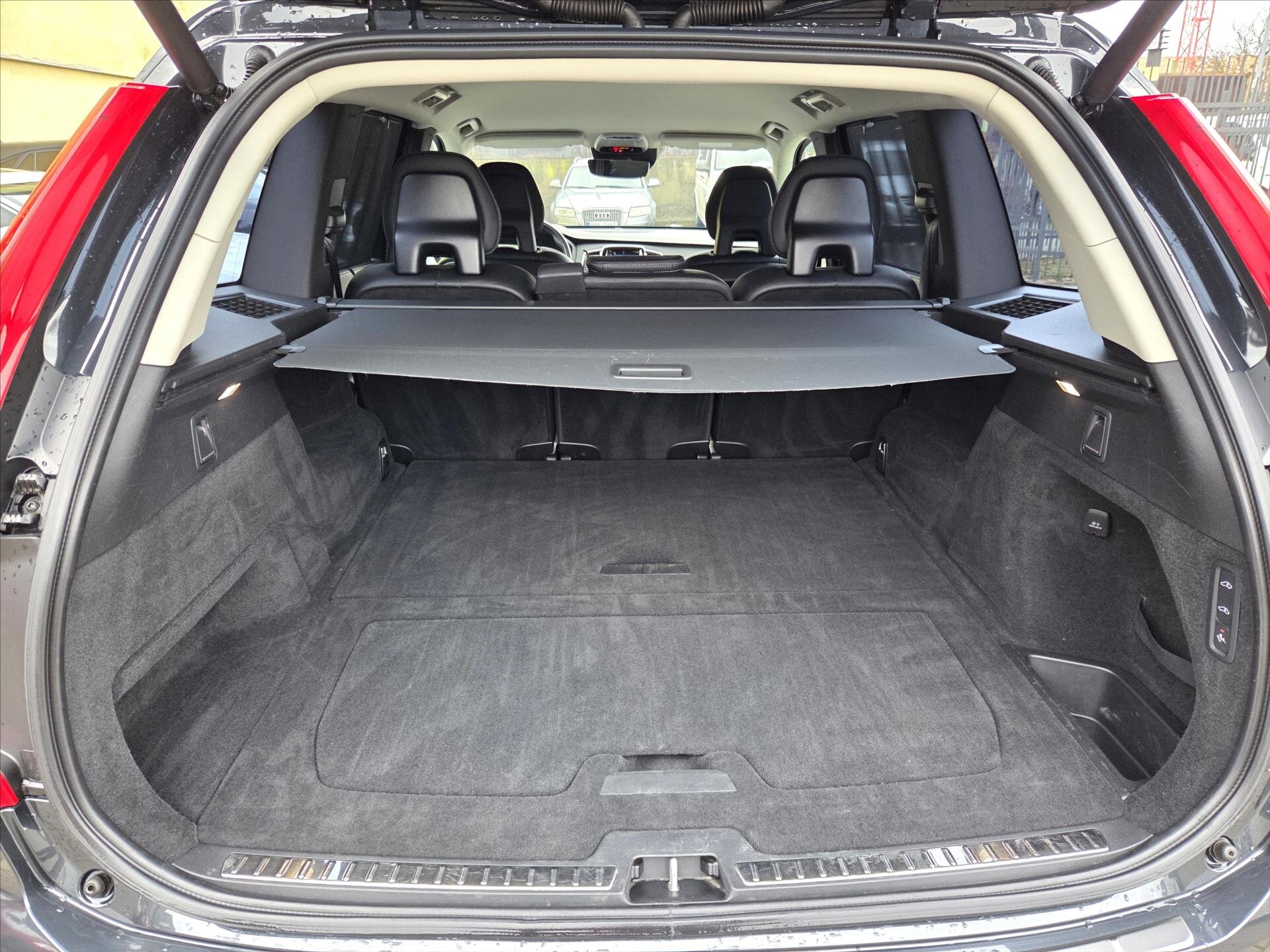 Volvo XC90 SUV / Terénní 2,0 l 173 kw