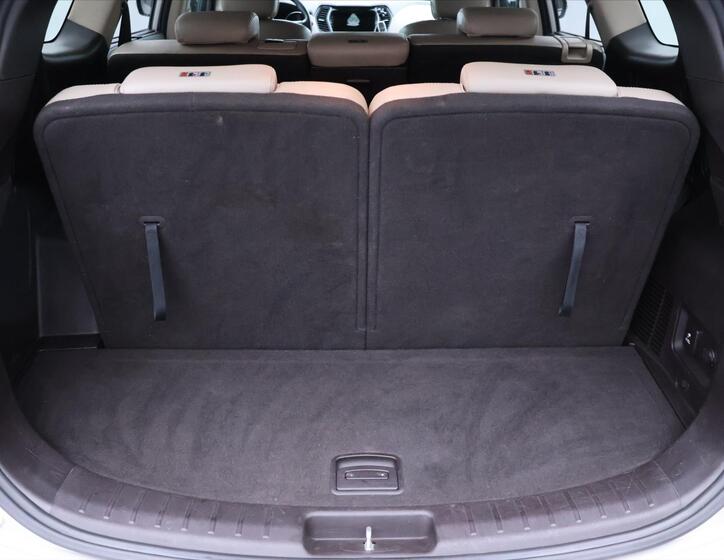 Hyundai Grand Santa Fe 10