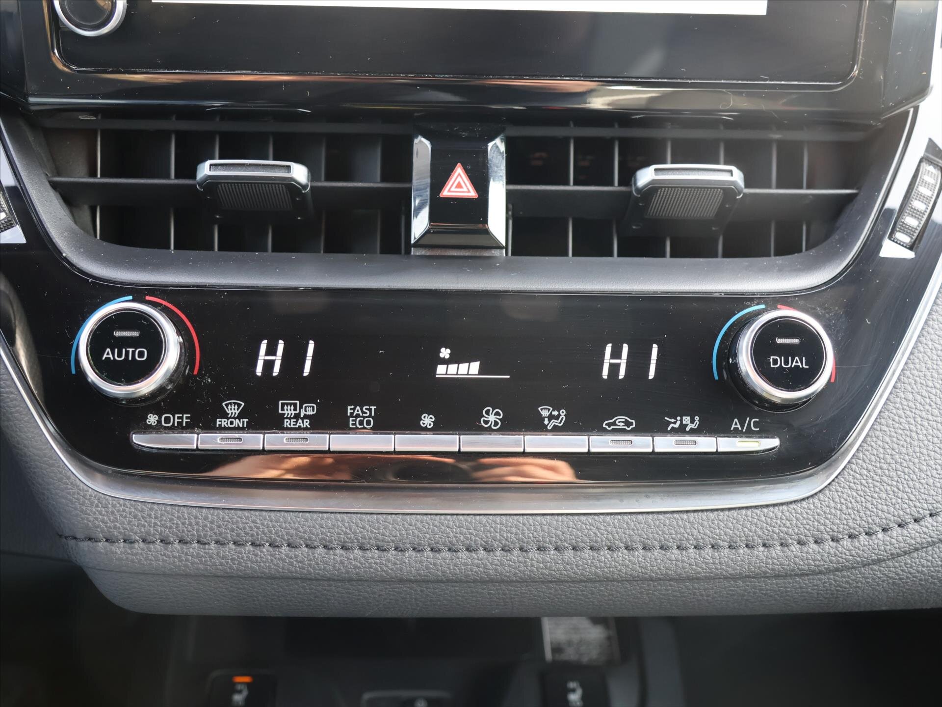 Toyota Corolla Sedan / Limuzína 1,8 l 72 kw