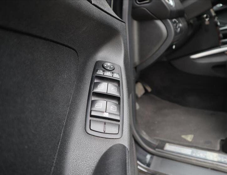 Mercedes-Benz Třídy M 8