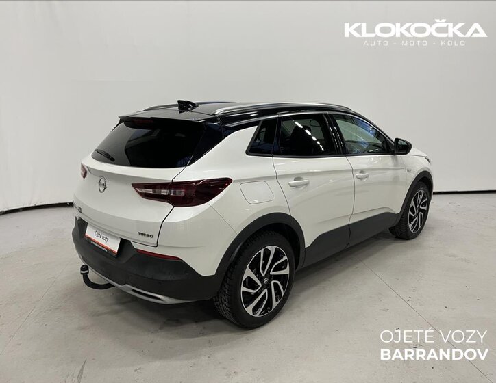 Opel Grandland X SUV 1,2 l 96 kw