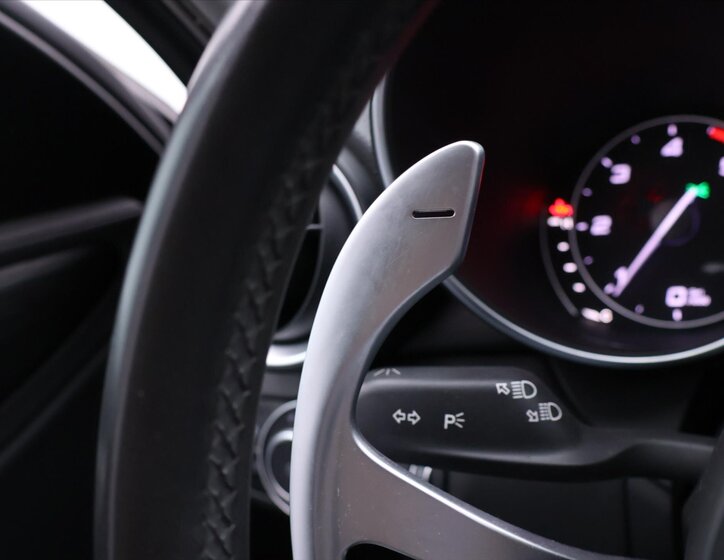 Alfa Romeo Giulia Sedan / Limuzína 2,1 l 110 kw