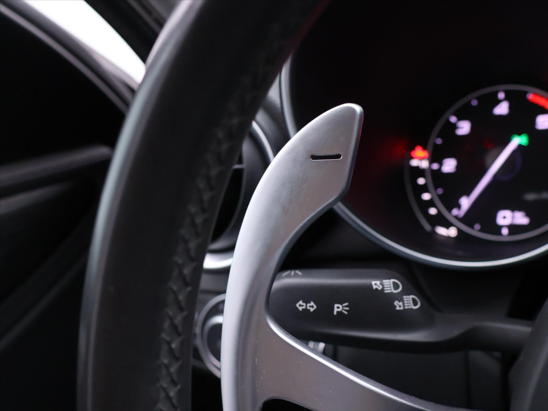 Alfa Romeo Giulia Sedan / Limuzína 2,1 l 110 kw