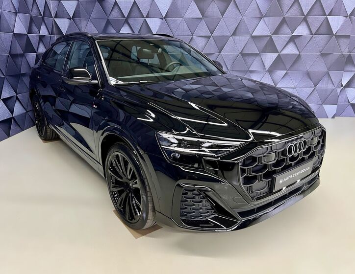 Audi Q8 4