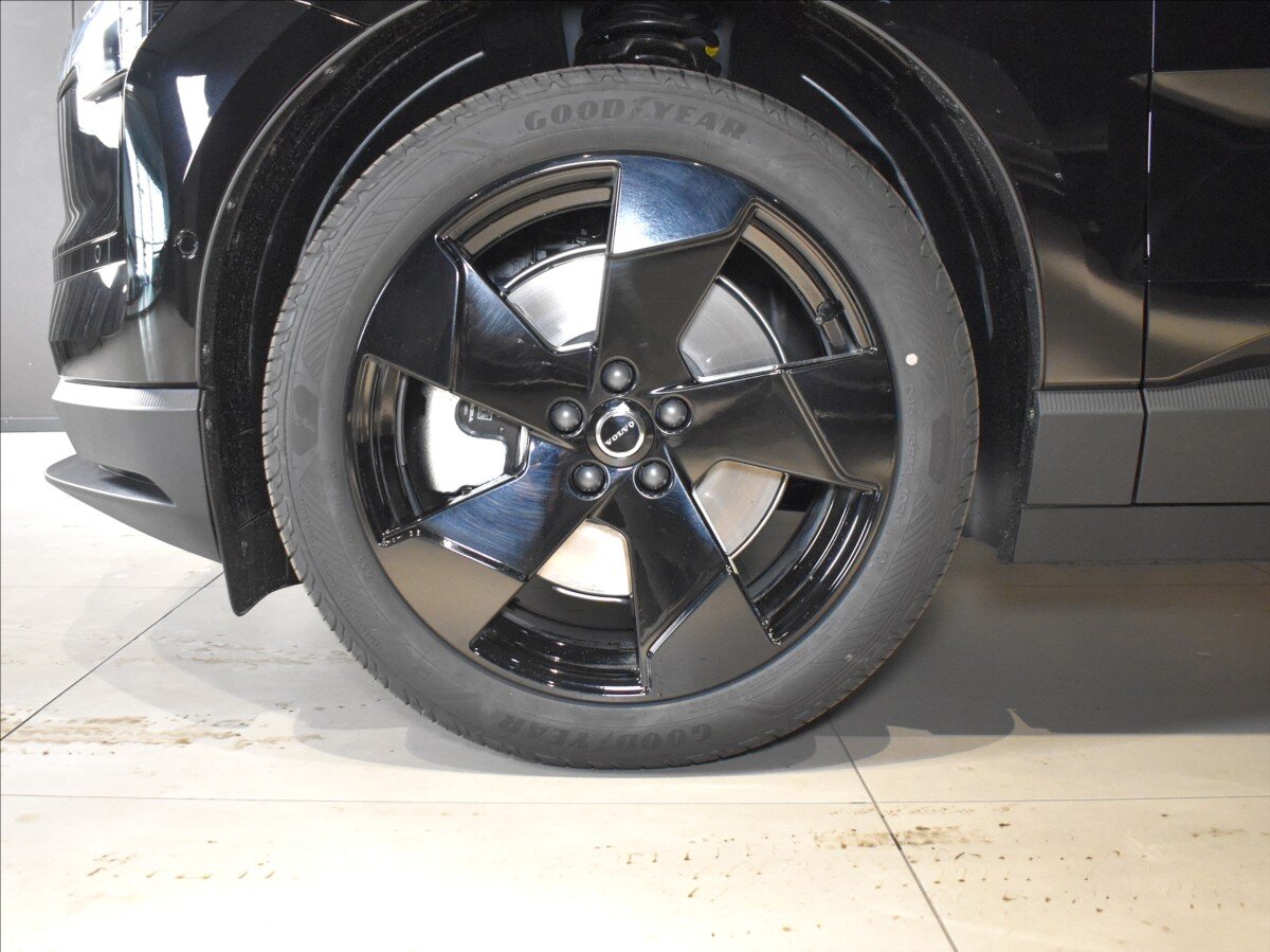 Volvo EX30 SUV / Terénní 0,0 315 kw