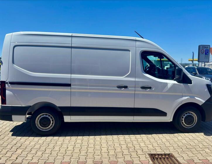 Nissan Interstar 10