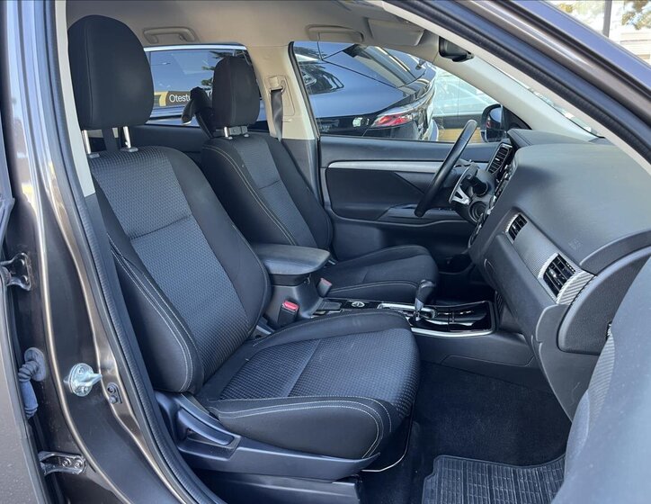 Mitsubishi Outlander SUV / Terénní 2,3 l 110 kw