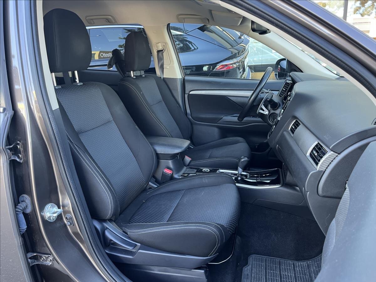 Mitsubishi Outlander SUV / Terénní 2,3 l 110 kw