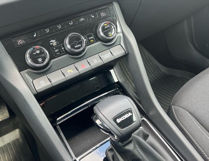 Škoda Karoq SUV / Terénní 1,5 l 110 kw