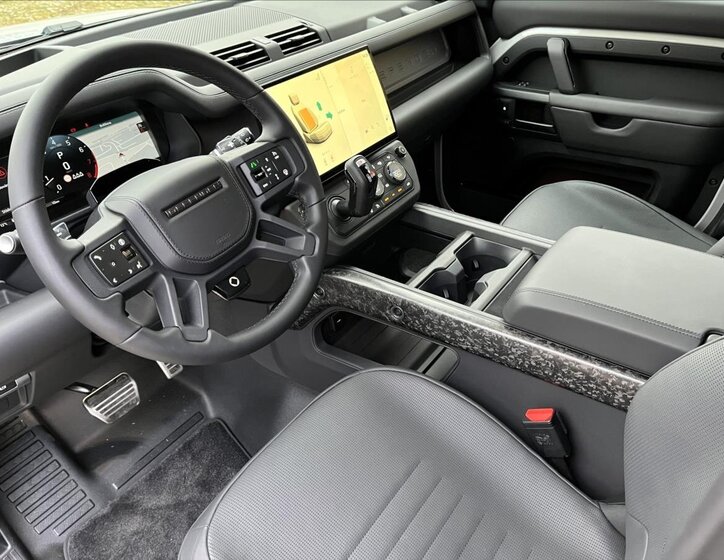 Land Rover Defender SUV / Terénní 4,4 l 467 kw