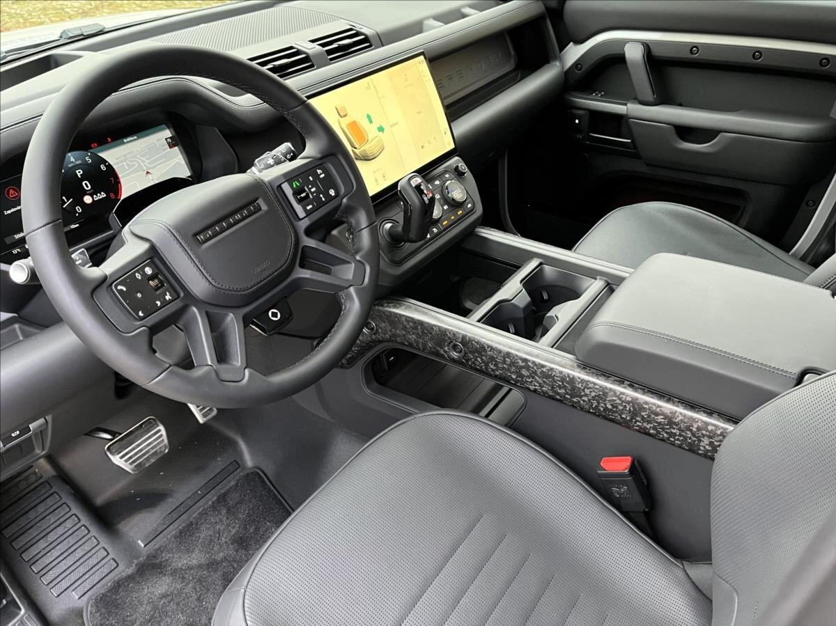 Land Rover Defender SUV / Terénní 4,4 l 467 kw