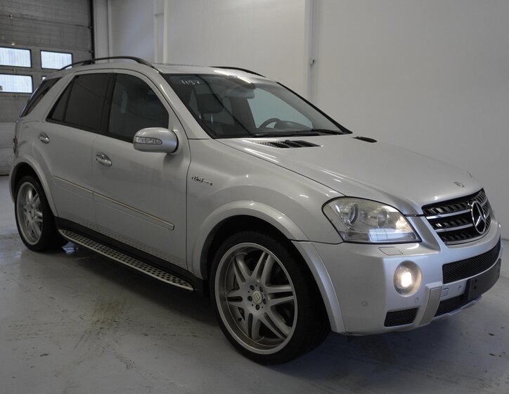 Mercedes-Benz Třídy M SUV 6,2 l 375 kw