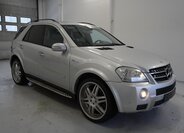 Mercedes-Benz Třídy M SUV 6,2 l 375 kw