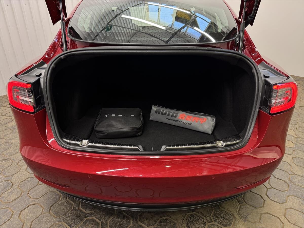 Tesla Model 3 Liftback 0,0 324 kw