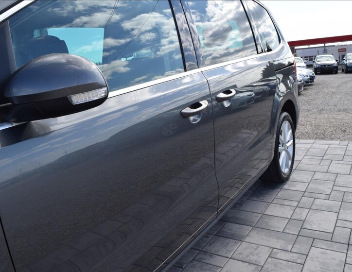 Volkswagen Sharan MPV 2,0 l 103 kw