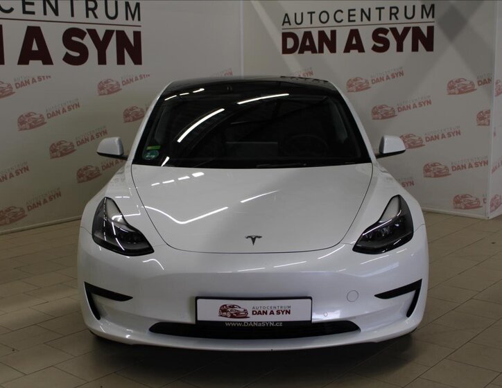 Tesla Model 3 Sedan / Limuzína 0,0 225 kw