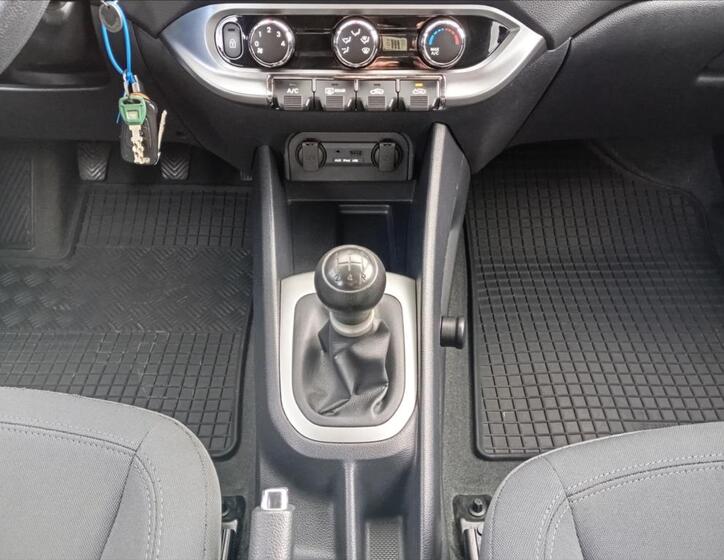 KIA Rio 19
