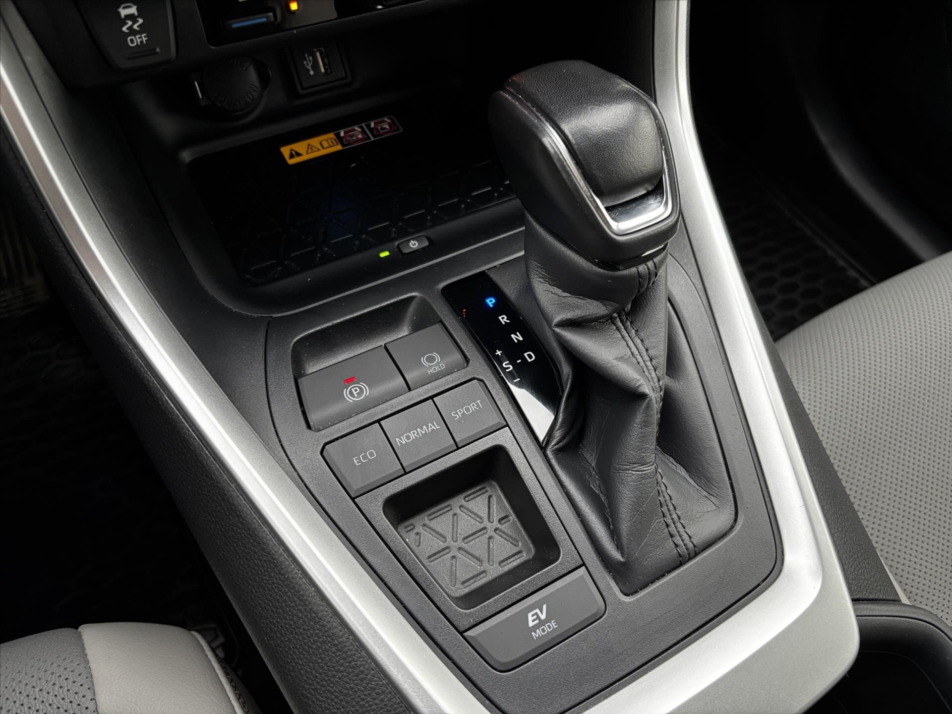 Toyota RAV4 SUV 2,5 l 131 kw