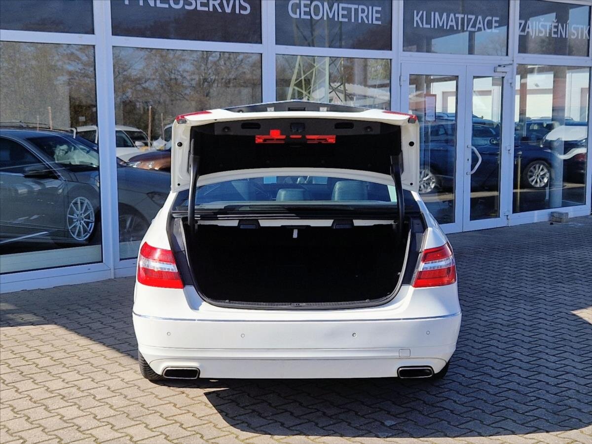 Mercedes-Benz Třídy E Sedan / Limuzína 3,0 l 195 kw