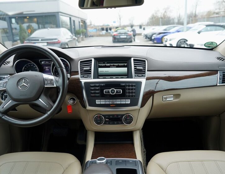 Mercedes-Benz GL SUV 4,7 l 320 kw