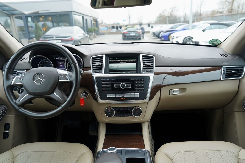 Mercedes-Benz GL SUV 4,7 l 320 kw