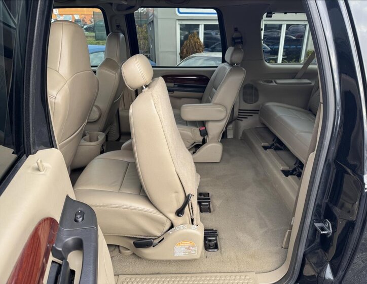 Ford Excursion SUV 6,0 l 239 kw