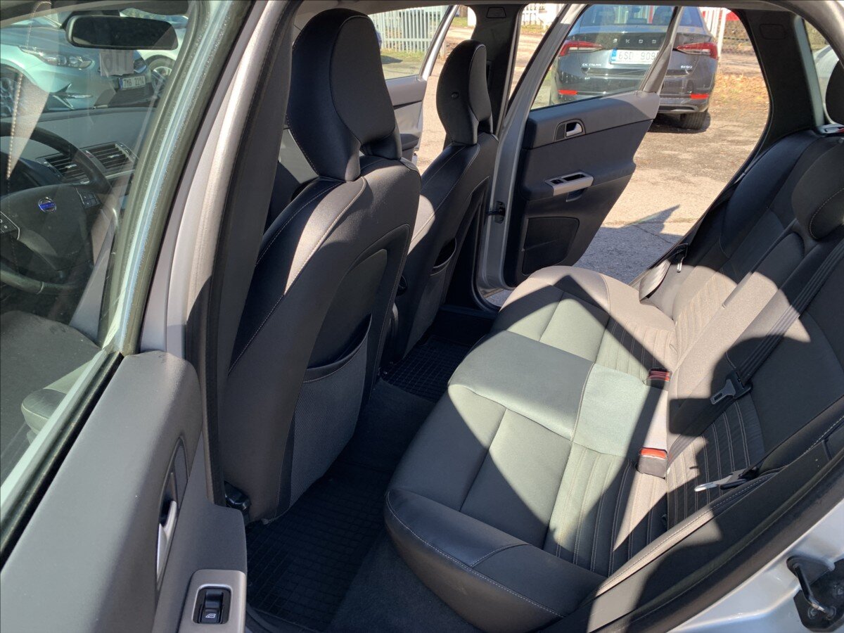 Volvo V50 Kombi 2,0 l 100 kw